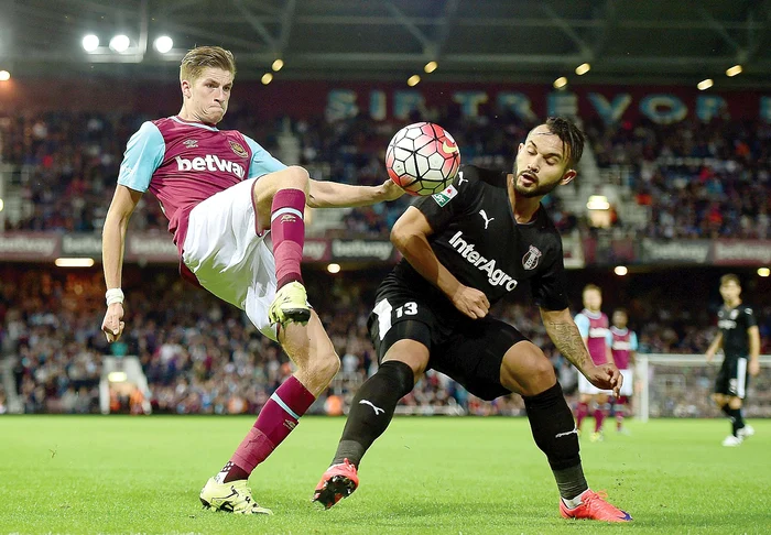 
    Creswell şi De Amorim  vor trebui să tranşeze  calificarea  săptămâna viitoare  