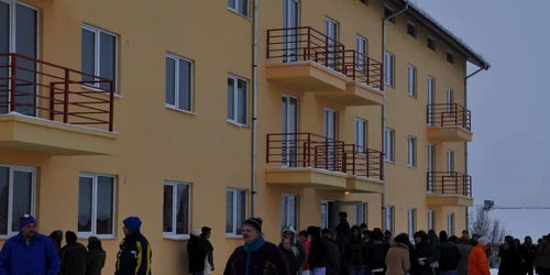 Oamenii au intrat în posesia locuinţelor de pe Tarafului 