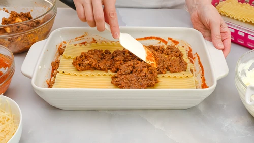 Lasagna   pasul 4  Sursa foto shutterstock 1898089369 jpg