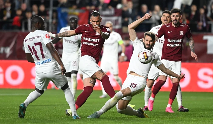 CFR Cluj (în alb) ratează titlul, pentru prima dată, în ultimii șase ani (FOTO: Sportpictures)