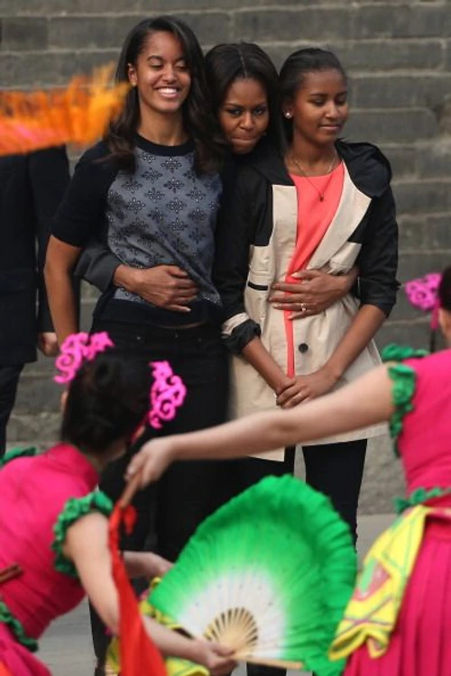 malia si sasha obama 480292759 jpeg