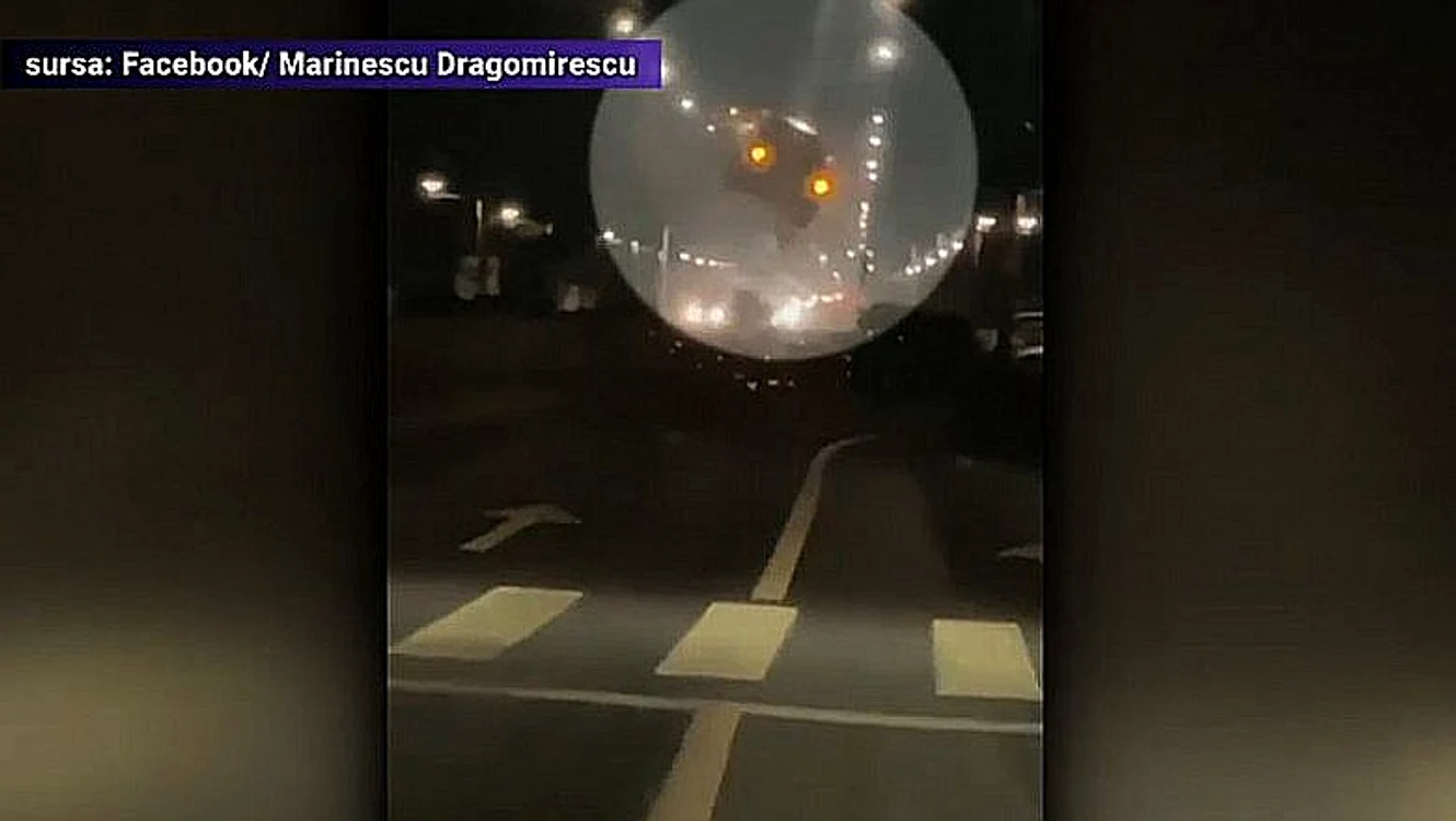 Imaginile au fost surprinse de o camera de la bordul unei altei mașini (Foto: captură video)
