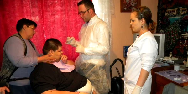 Ionuţ, în timpul tratamentului dentar
