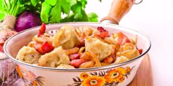 Pentru cei care nu ţin post, le propunem o reţetă delicioasă, numai bună pentru o masă copioasă.