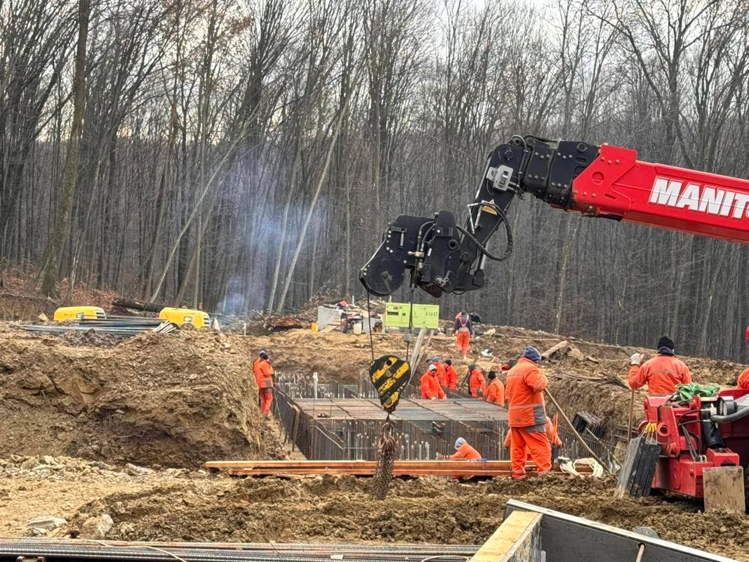 Lucrări la Autostrada cu tuneluri Holdea margina  Foto DRDP Timișoara (12) jpg