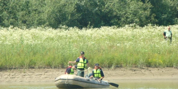 Căutările celor patru persoane luate de curenţi au durat două zile 