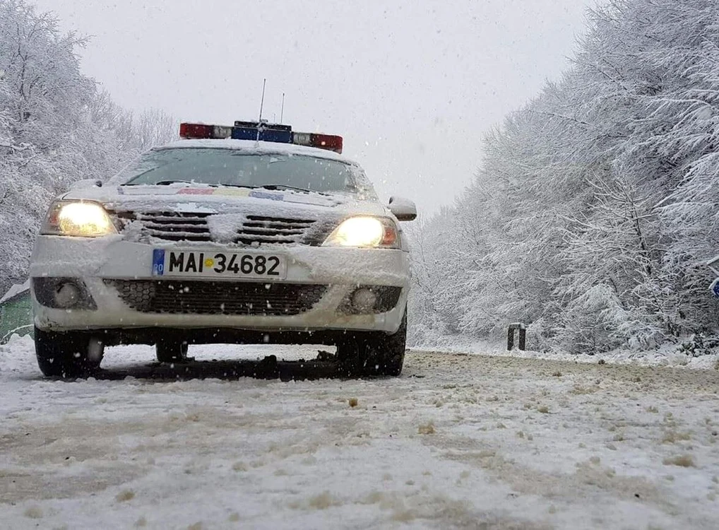 Drum cu zăpadă. FOTO Facebook Poliția Română