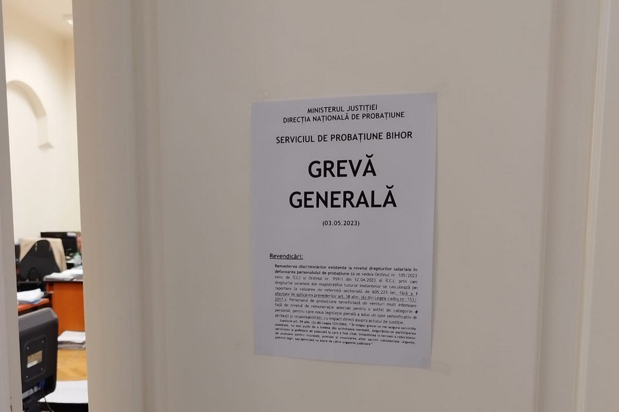 Consilierii de probaţiune sunt în grevă: peste 100.000 de infractori riscă să rămână fără supraveghere