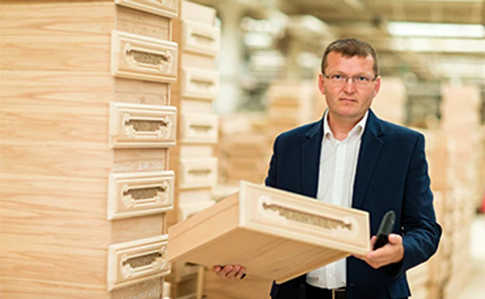 Gabriel Lavrincic e director comercial la o companie de mobilă din Șimleu Silvaniei