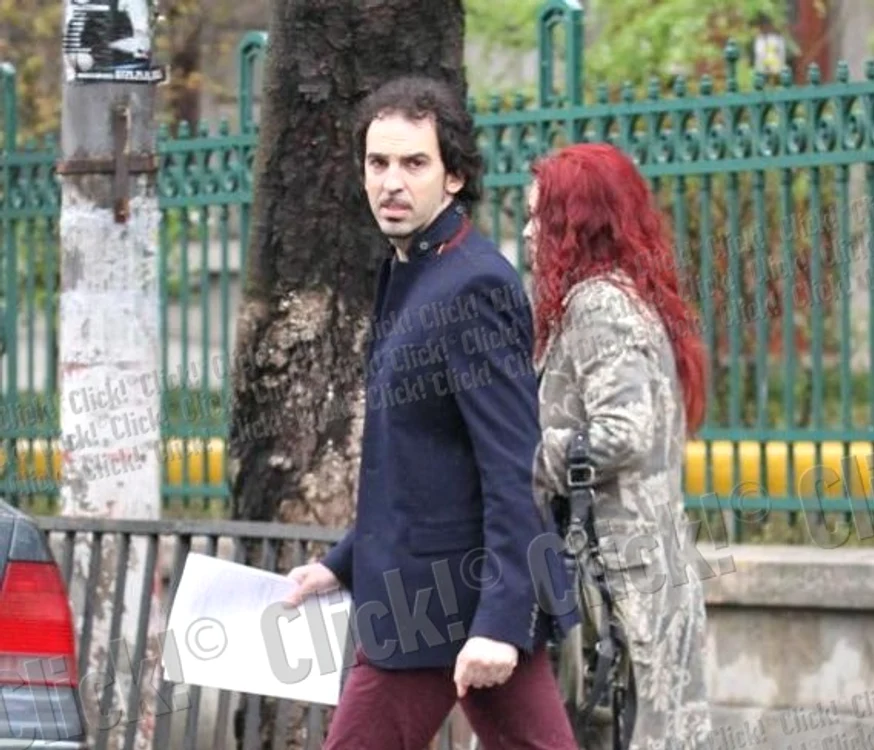 
    Flavius Buzilă şi-a rezolvat problemele la Evidenţa Populaţiei şi la Poştă. (Foto: Alex Muscaliu)  