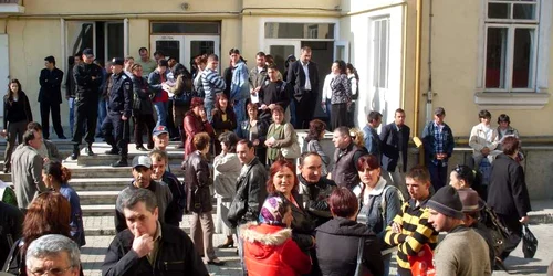 Sunt mulţi şomeri şi puţine locuri de muncă disponibile 