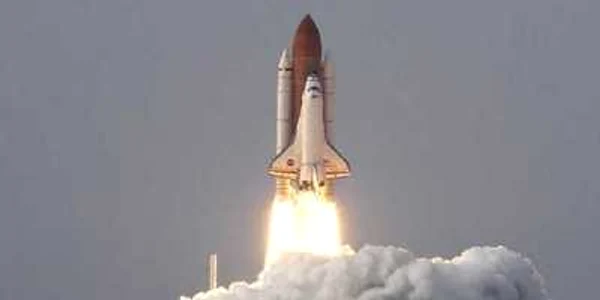 Endeavour s-a detaşat de ISS pentru a face fotografii