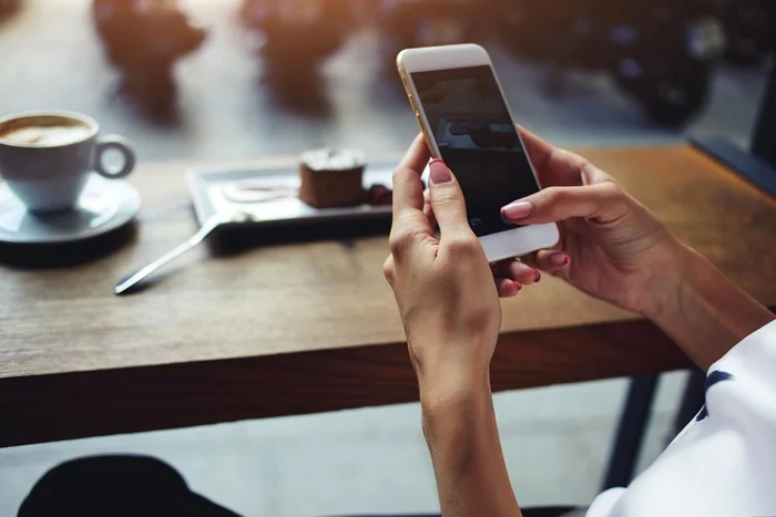 Cu un simplu SMS, hoții de identități vă pot fura informații care pot produce pagube ireparabileFoto: Shutterstock