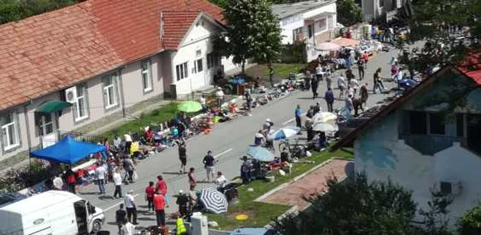 Târgul de vechituri Goranu din Râmnicu Vâlcea - unul dintre locurile în care masca de protecţie va fi obligatorie Foto Daciana Stoica