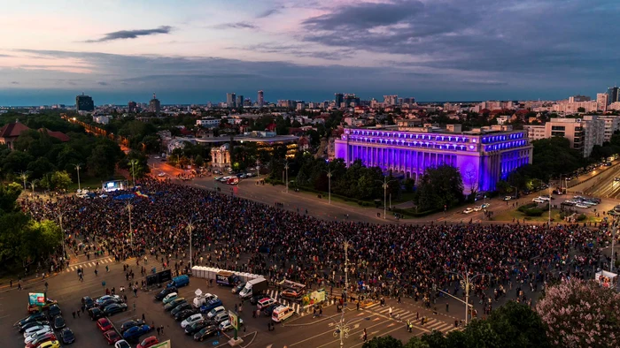 Piața Victoriei, 9 mai 2025, plină de manifestanți. FOTO: Facebook / Dan Mihai Balanescu