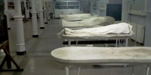 Gorj: Un poliţist a abandonat două cadavre în faţa Prefecturii