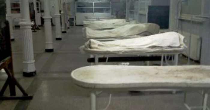 Gorj: Un poliţist a abandonat două cadavre în faţa Prefecturii