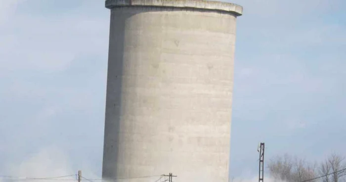 Turnul s-a înclinat în urma imploziei