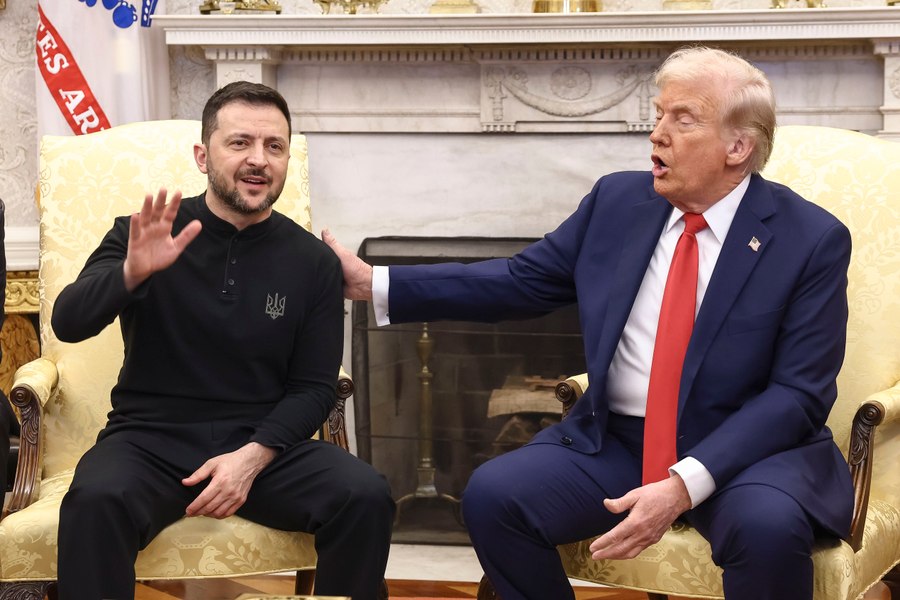 Trump îl critică pe Zelenski pentru că „aduce prejudicii negocierilor de pace”.  „Dacă vrea Crimeea, de ce nu a luptat pentru ea acum 11 ani?“