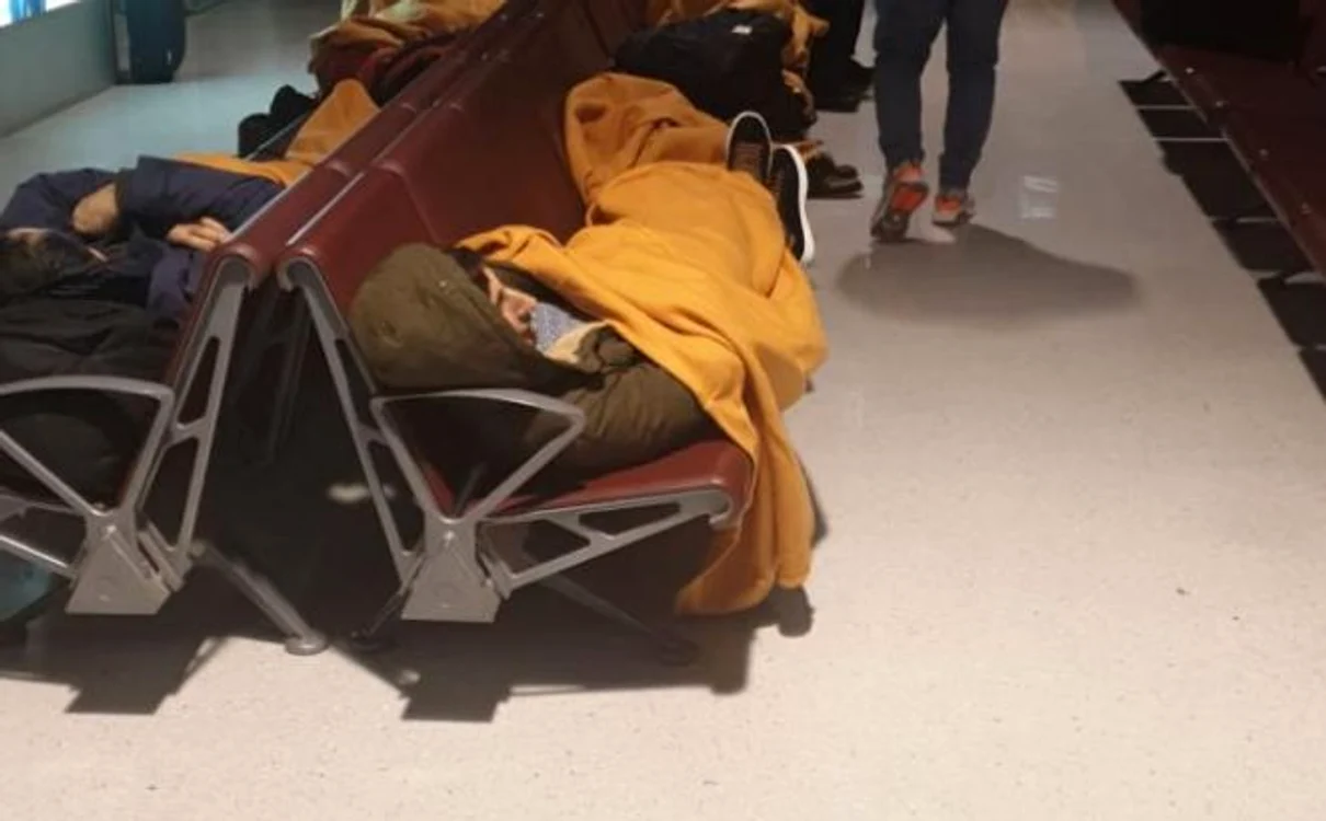 Pasagerii zborului anulat au rămas în aeroportul din Liege
