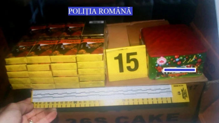 O parte dintre articolele pirotehnice confiscate de poliţişti Foto: IPJ Brăila