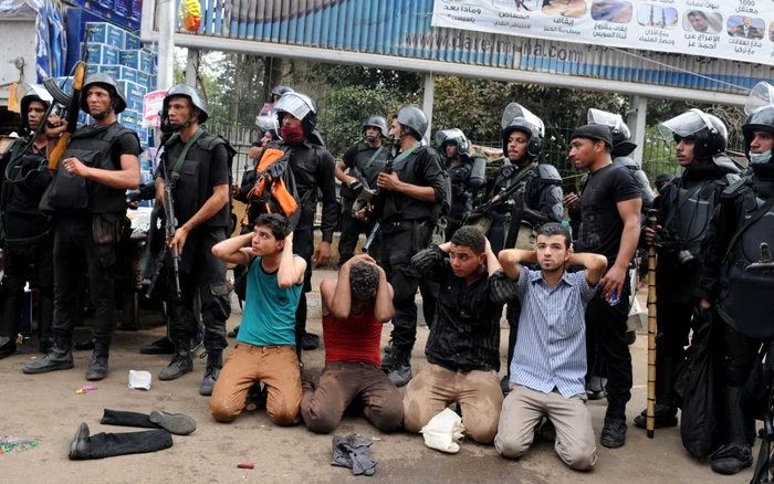 Protestele de vara trecută, în urma cărora a fost înlăturat regimul Morsi, s-au soldat cu sute de victime. FOTO Reuters