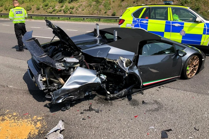 Dauna Lamborghini Huracan Spyder pare totală. FOTO Twitter/Poliţia West Yorkshire