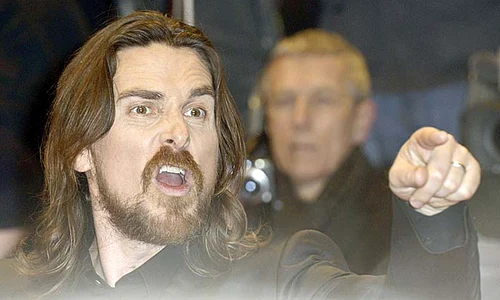 Să te păzească Dumnezeu  dacă te iei în gură cu  Christian Bale (41 de ani)  jpeg