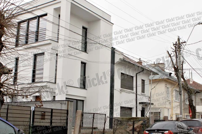 Tenismanul Horia Tecău  a fost surprins, ieri dimineaţă,  de fotoreporterii Click!, ieşind  din casa Andreei Raicu (FOTOGRAFII: SORIN PUIU)