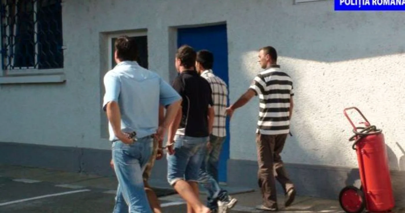 Un tânăr a fost reţinut după ce a furat un camion