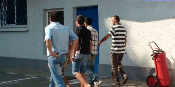 Un tânăr a fost reţinut după ce a furat un camion