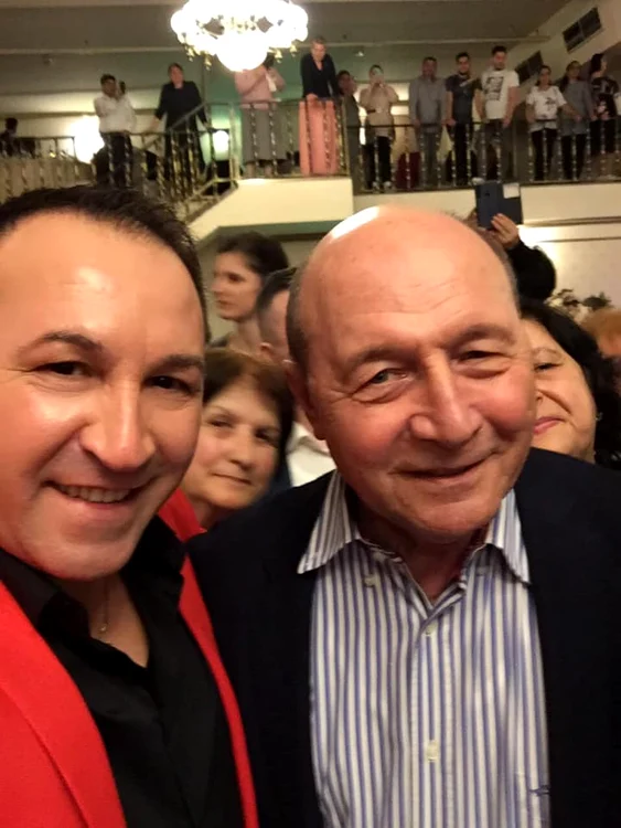 Artistul care a căzut de la înălțime la Cernavodă s-a pozat cu Traian Băsescu / FOTO Facebook