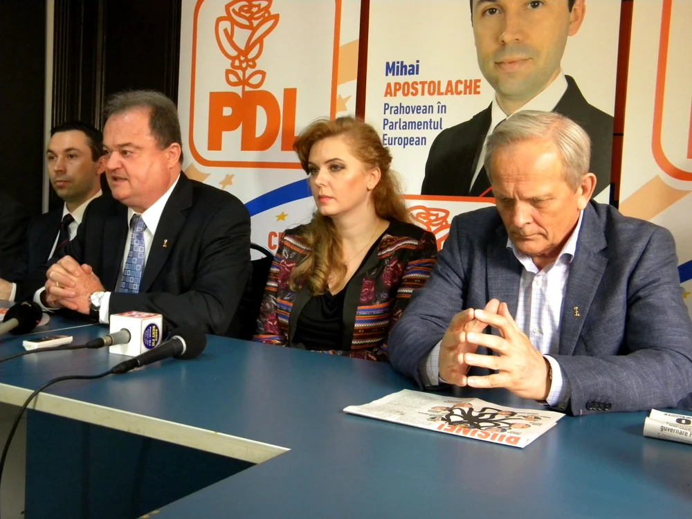 Vasile Blaga a fost joi la Ploieşti, însoţit de candidaţii PDL la europarlamentare. FOTO Dana Mihai