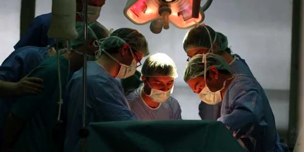 operatie medici FOTO adevarul