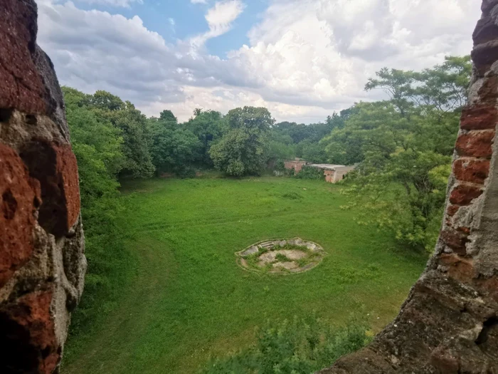 Castelul de la Banloc aşteaptă vremuri mai bune FOTO Ş.Both