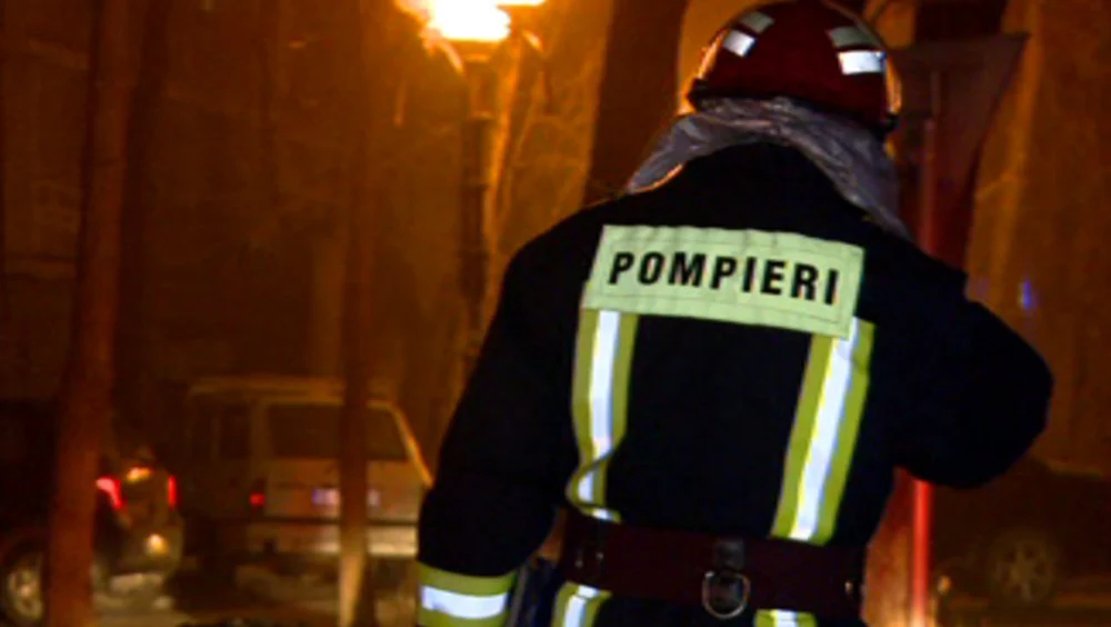 Incendiu într-un apartament din Drobeta Turnu Severin. Zeci de persoane s-au autoevacuat