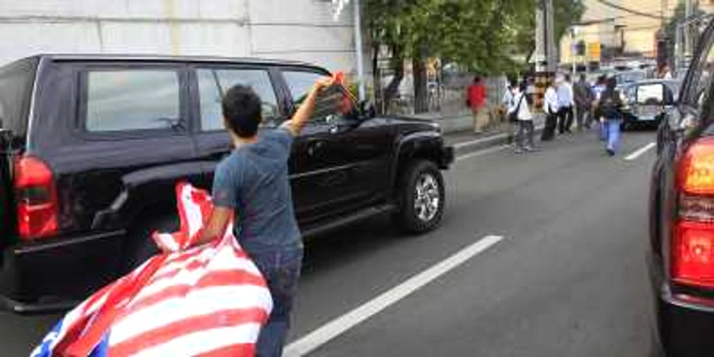 FOTO -  REUTERS: Hillary Clinton primită cu proteste la Manilla