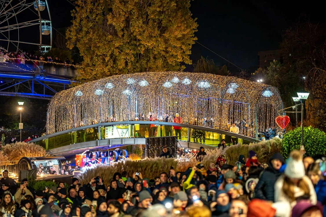 În sectorul 4 s-a aprins iluminatul public