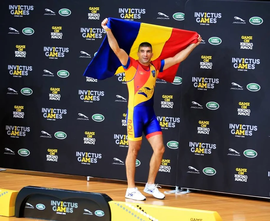 
    Prima medalie pentru echipa României la Jocurile Invictus de la Sydney a obținut-o plutonierul adjutant Dumitru Paraschiva. Militarul rănit în Afganistan a obținut medalia de bronz la canotaj în salăFOTO: MApN  