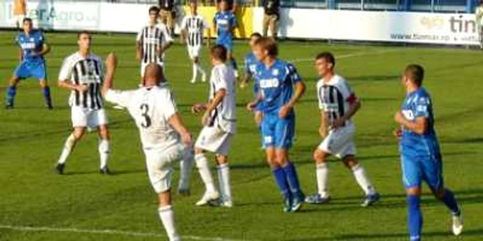 Târgu-Jiu: Pandurii au debutat cu o victorie