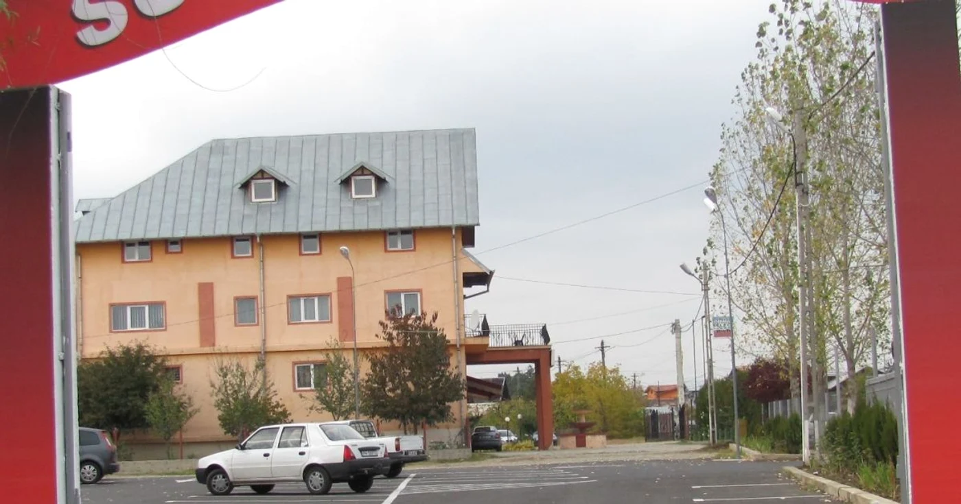 Concesionarul a împrumutat piaţa alimentară unei alte firme, care a transformat-o în supermarket