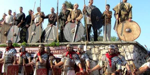 Festivalul Antic Tomis - parada din Constanţa şi tabăra din Parcul Tăbăcărie