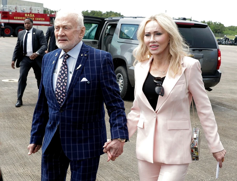 Buz Aldrin și Anca Faur. Foto: Profimedia