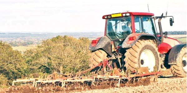 Numai exploataţiile agricole administrate de întreprinderi mici şi mijlocii vor putea ajutoarele 