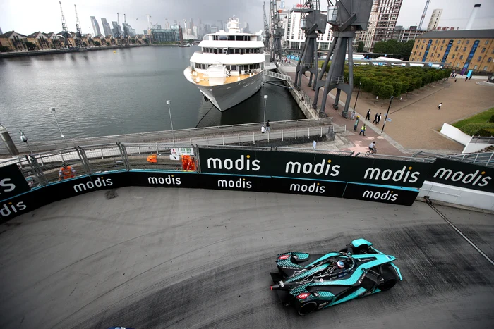 În zona docurilor vechiului port al Londrei s-a disputat o cursă de Formula E în anii trecuțiFoto: Guliver / GettyImages