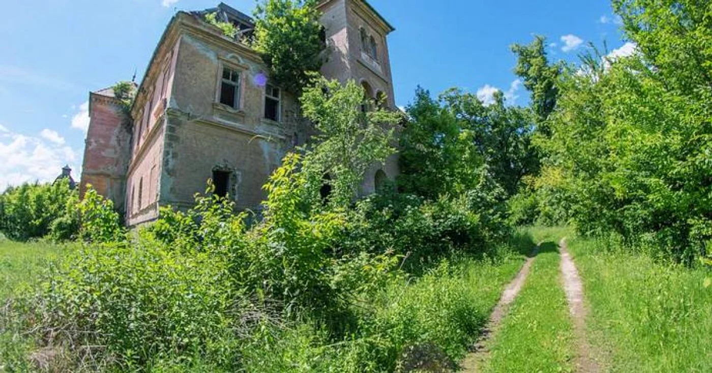 Castelul din Nalaţi. FOTO: Lucian Ignat.
