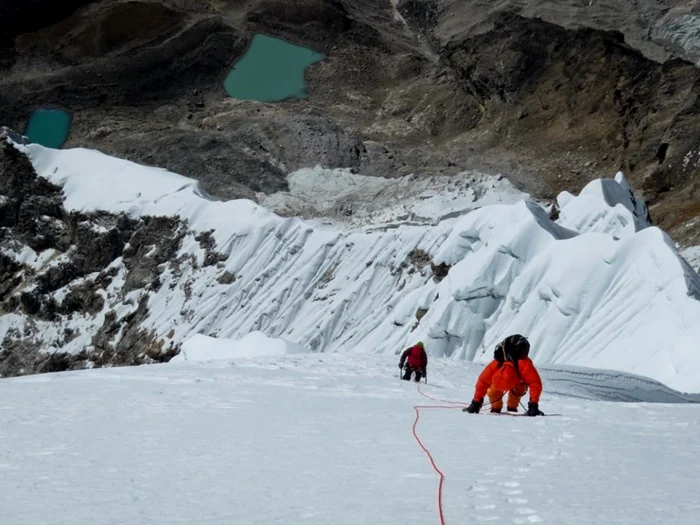 alpinisit români pe vârful pumori foto romeo popa