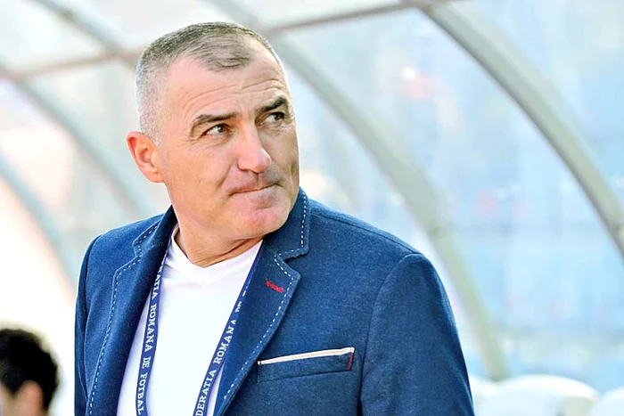 
    Cu «Briliantul» supraponderal şi fără realizări, mureşenii sunt la un pas de a pierde calificarea în play-off-ul Ligii I  