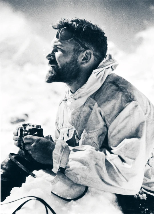 Ernst Schafer sur le glacier de Zemu au Sikkim 1938 jpg jpeg