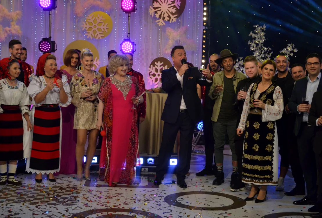
    Iată primele imagini de la ediția acestei emisiuni din Noaptea dintre Ani, in care vor evolua : Marcel Pavel, Matilda Pascal Cojocarita, Cornelia și Lupu Rednic, dar și Diana EnacheFoto: Național TV  